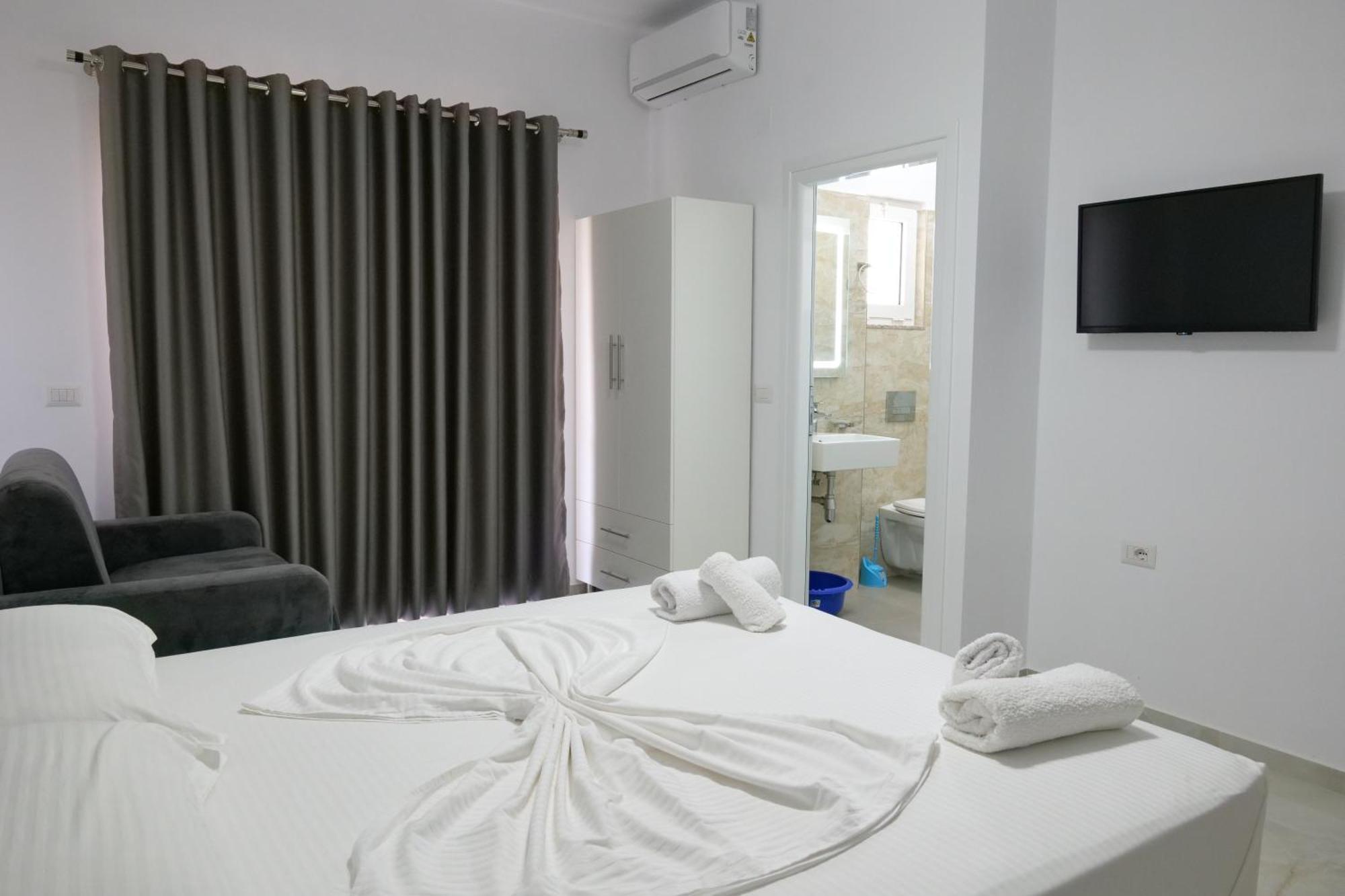 Hotel Zeka Ksamil Extérieur photo